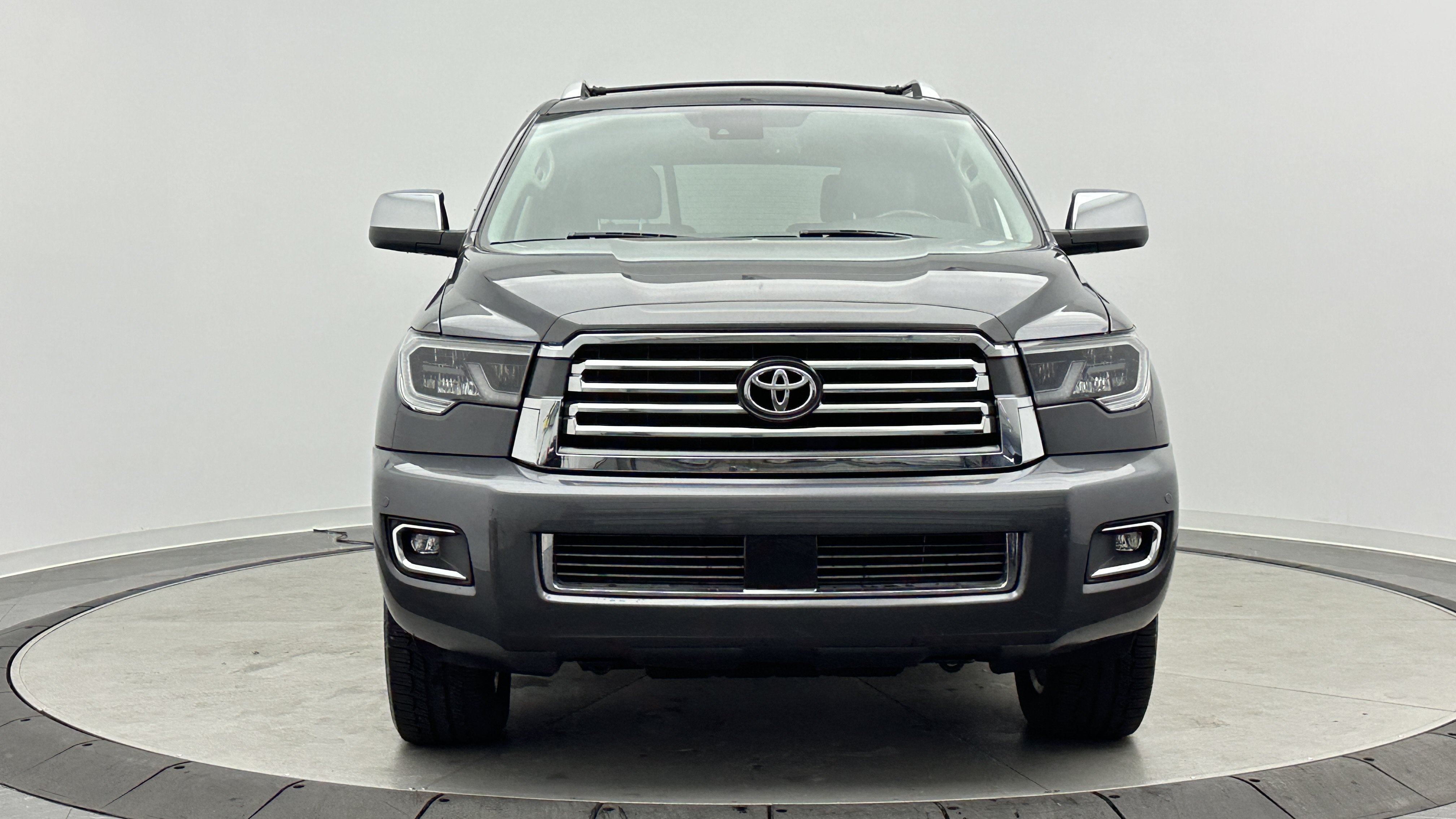 Used 2018 Toyota Sequoia Platinum AWD/4WD image 2