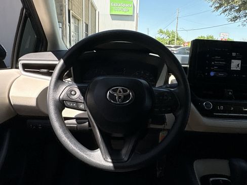 Used 2025 Toyota Corolla LE image 28