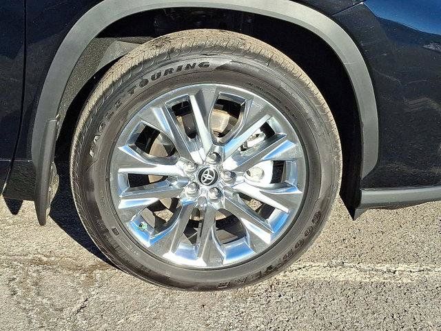 Certified 2026 Toyota Highlander Limited AWD/4WD image 28