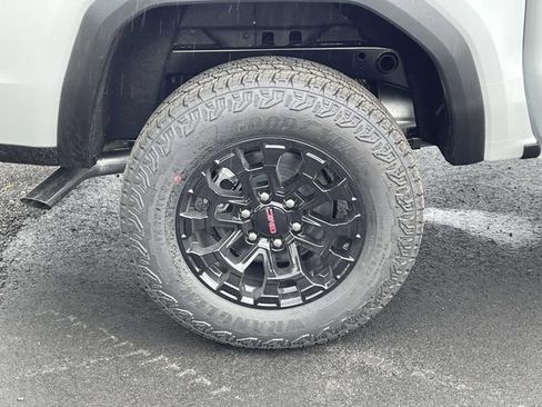 New 2026 GMC Canyon Elevation w/ Convenience Package RWD image 9