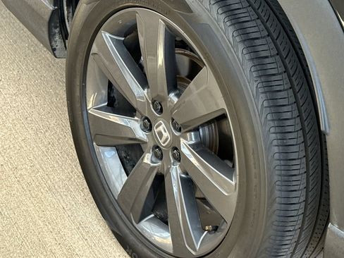 Used 2025 Honda Pilot Sport image 9