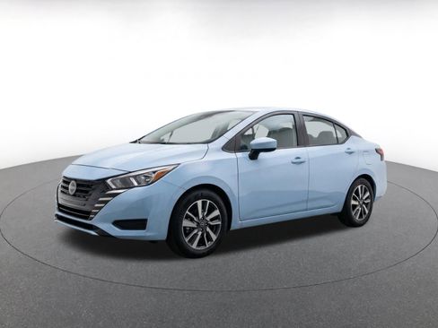 Used 2025 Nissan Versa SV image 8