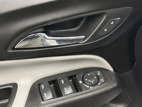 Used 2020 Chevrolet Equinox LS w/ LS Convenience Package FWD image 13