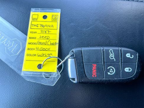 Used 2017 Jeep Grand Cherokee Altitude image 35