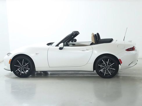 Used 2024 MAZDA MX-5 Miata Grand Touring RWD image 36