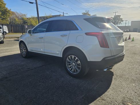 Used 2017 Cadillac XT5 Luxury w/ Driver Awareness Package image 6