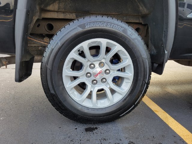 Used 2018 GMC Sierra 1500 SLE w/ Suspension Package, Off-Road AWD/4WD image 25