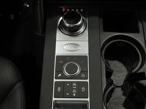 Used 2020 Land Rover Discovery Landmark image 29