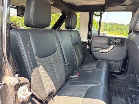 Used 2016 Jeep Wrangler Unlimited Sahara AWD/4WD image 22