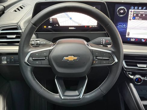 Used 2025 Chevrolet Traverse LT FWD image 30