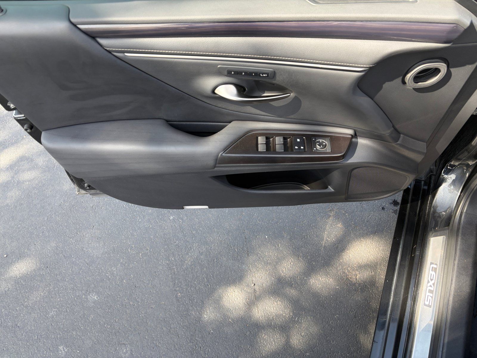 Used 2019 Lexus ES 300h w/ Accessory Package 2 FWD image 10