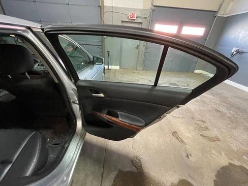 Used 2011 Honda Accord EX-L image 26