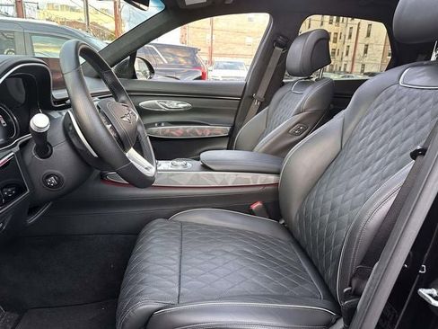 Used 2025 Genesis GV70 3.5T Sport w/ Sport Advanced Package image 19