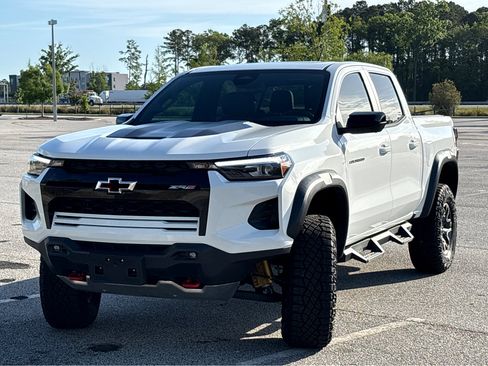 Used 2023 Chevrolet Colorado ZR2 w/ ZR2 Convenience Package III image 3