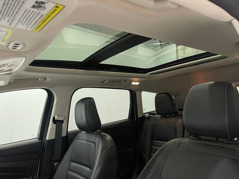 Used 2019 Ford Escape Titanium image 12