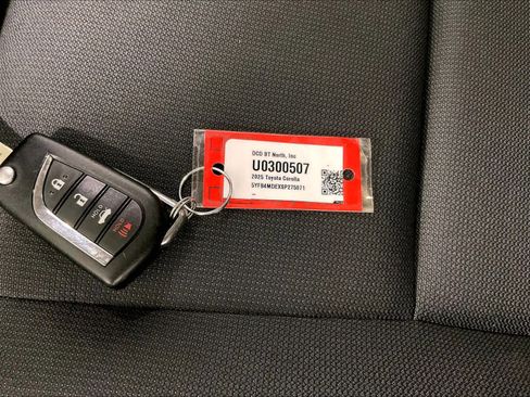 Used 2025 Toyota Corolla LE image 30