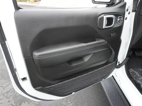 Used 2022 Jeep Wrangler Unlimited Sahara image 15