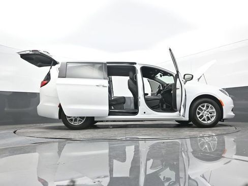 New 2025 Chrysler Voyager LX image 69