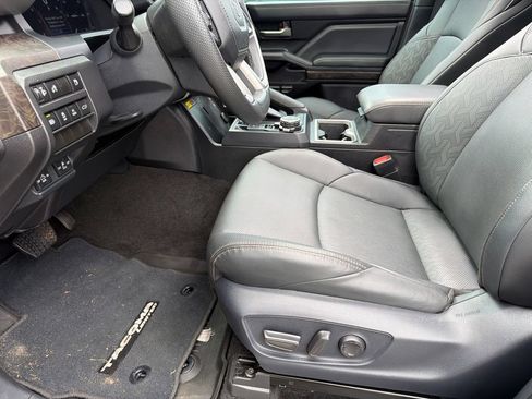 Used 2024 Toyota Tacoma Limited AWD/4WD image 9