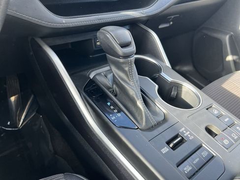 Used 2023 Toyota Highlander L AWD/4WD image 21