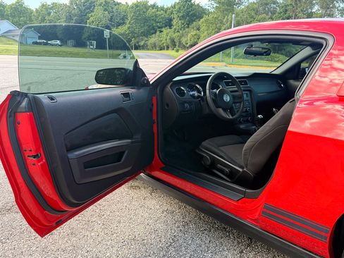 Used 2011 Ford Mustang Coupe w/ 101A Rapid Spec Order Code RWD image 9