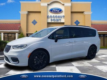 Used 2025 Chrysler Pacifica Limited