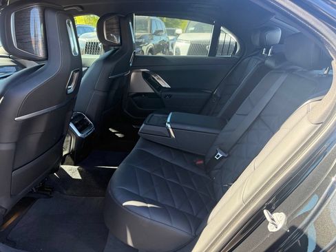 Used 2023 BMW 740i RWD image 10
