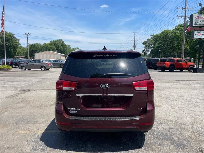 Used 2017 Kia Sedona LX w/ LX Essentials Premium Package FWD image 6