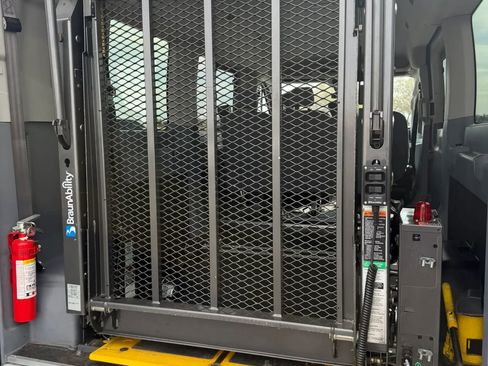 Used 2018 Ford Transit 350 XL image 13