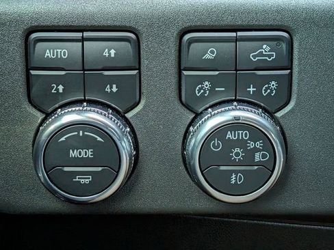 Used 2024 GMC Sierra 1500 SLT w/ SLT Premium Plus Package AWD/4WD image 25