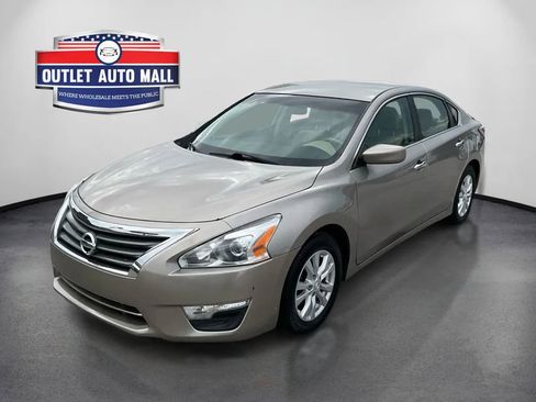 Used 2014 Nissan Altima 2.5 S w/ Sport Value Package FWD image 7