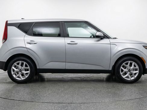 Used 2025 Kia Soul LX w/ LX Technology Package image 11
