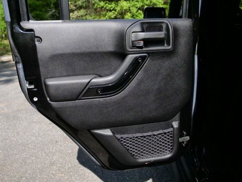 Used 2015 Jeep Wrangler Unlimited Sahara image 22