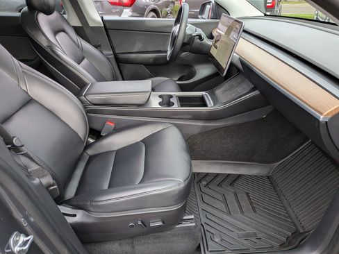 Used 2021 Tesla Model Y Long Range image 27