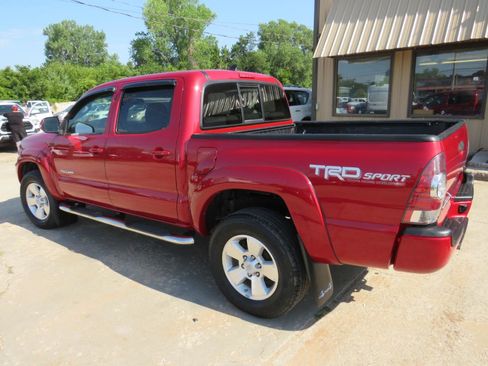 Used 2015 Toyota Tacoma 4x4 Double Cab w/ TRD Sport Package image 6
