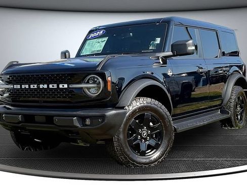 Used 2025 Ford Bronco Outer Banks AWD/4WD image 1