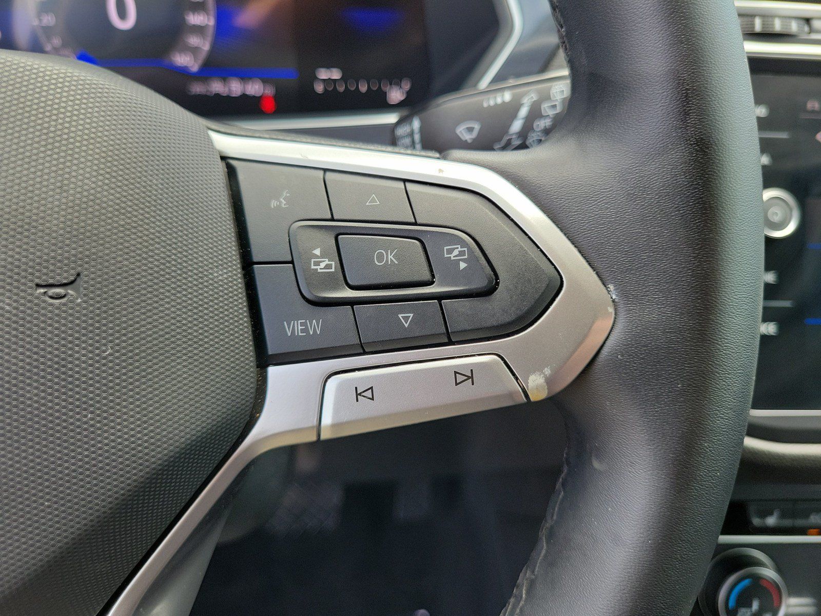 Used 2024 Volkswagen Tiguan Wolfsburg Edition w/ MDO Package, Two-Row AWD/4WD image 19