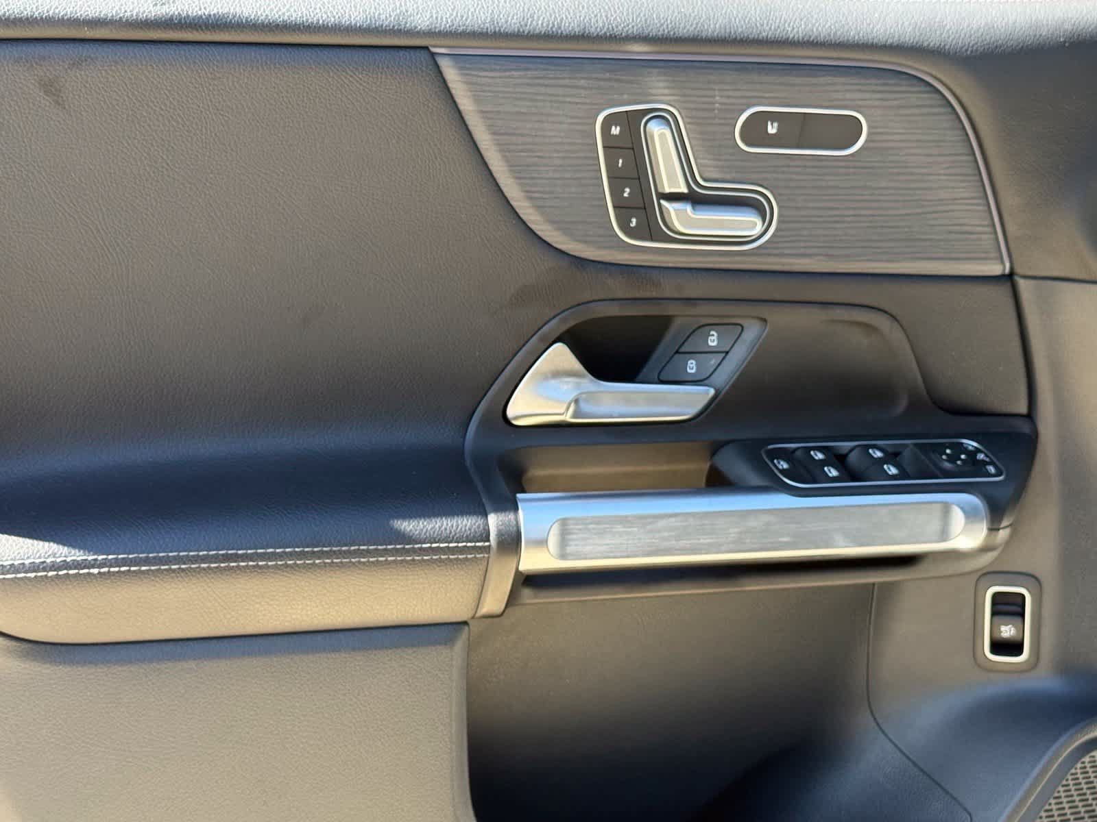Used 2023 Mercedes-Benz GLB 250 image 21