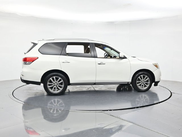Used 2016 Nissan Pathfinder SV FWD image 2