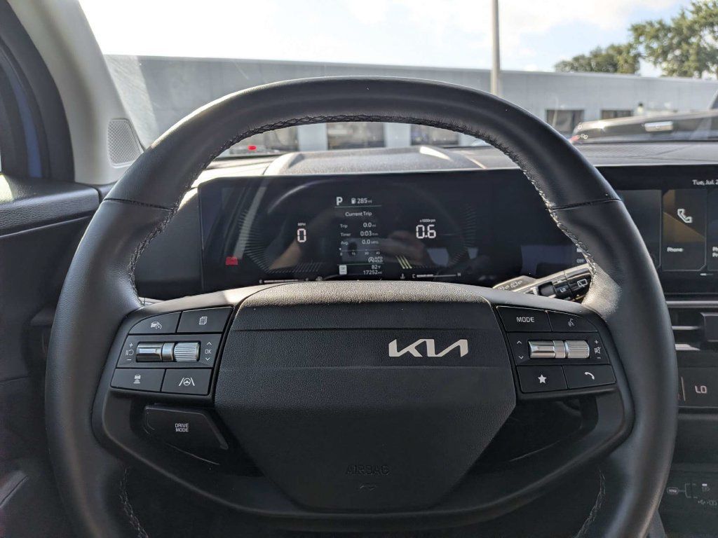 Used 2026 Kia Sportage EX w/ EX Panorama Roof Package FWD image 23