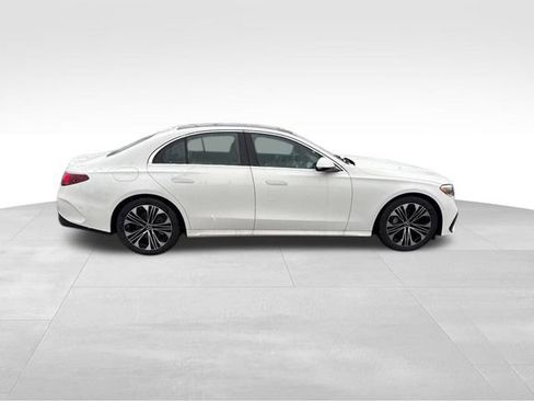 Used 2025 Mercedes-Benz E 350 4MATIC Sedan image 8