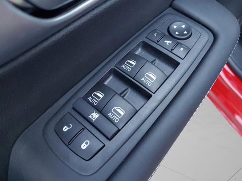 New 2026 Chrysler Pacifica Limited w/ Uconnect Theater Family Group image 31