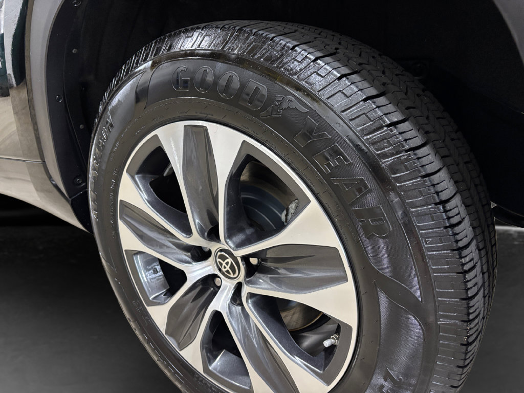 Used 2021 Toyota Highlander XLE AWD/4WD image 57