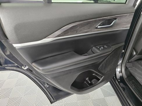 Used 2023 Jeep Grand Cherokee Limited w/ Black Appearance Package image 34