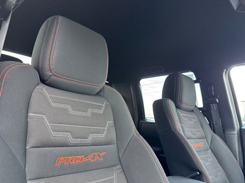 Used 2023 Nissan Frontier PRO-4X w/ Pro Convenience Package image 16