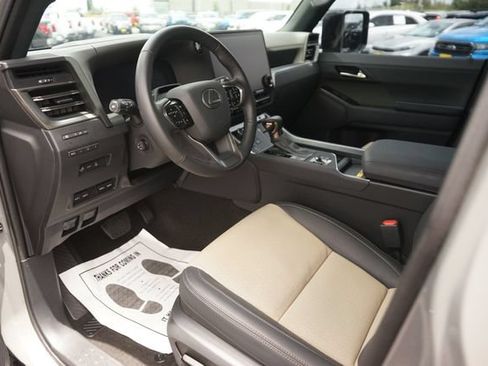 Used 2025 Lexus GX 550 AWD/4WD image 8