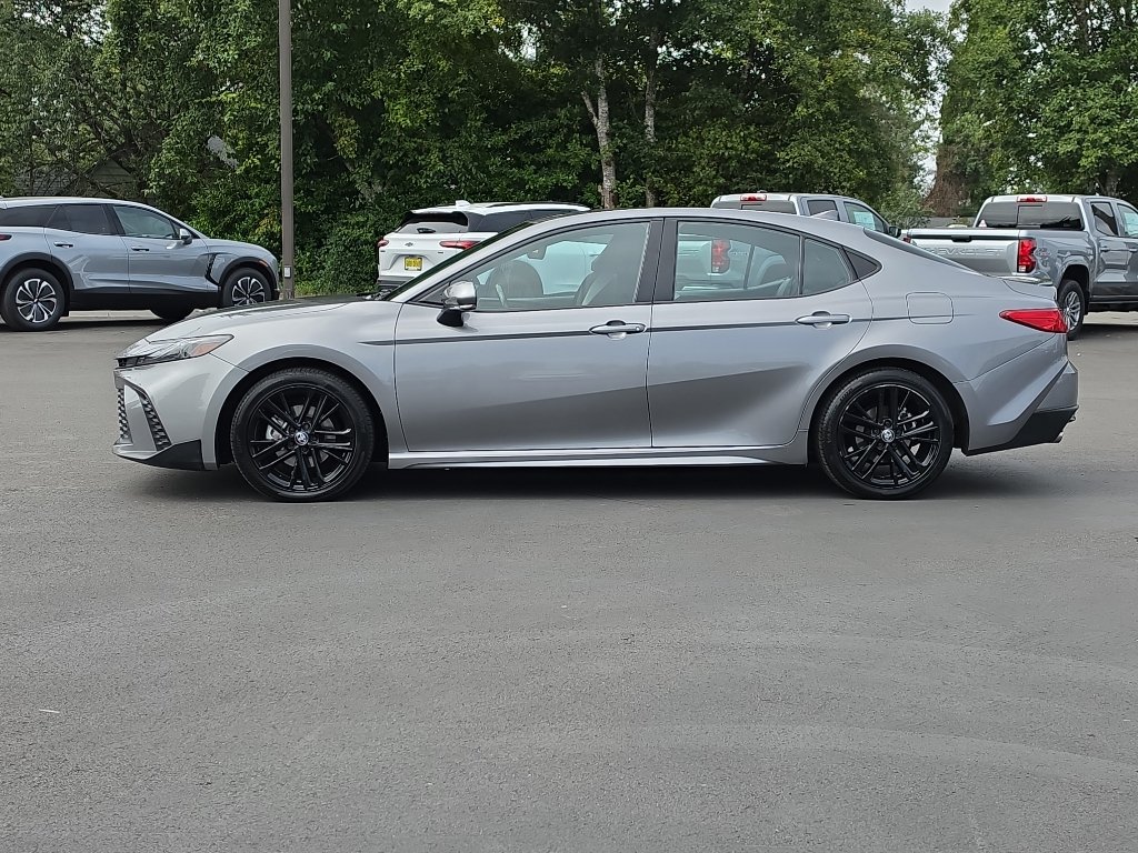 Used 2025 Toyota Camry SE FWD image 6