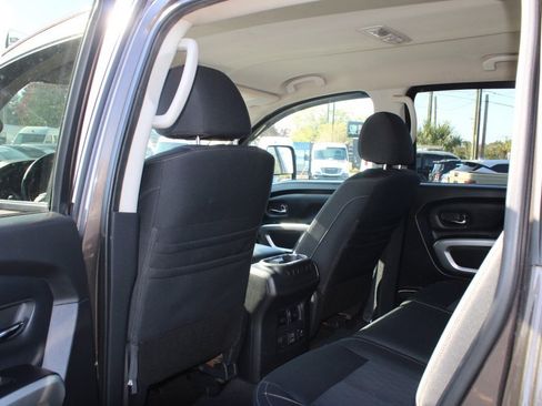 Used 2019 Nissan Titan SV w/ SV Convenience Package image 34