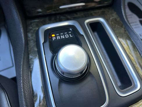 Used 2015 Chrysler 300 C image 46