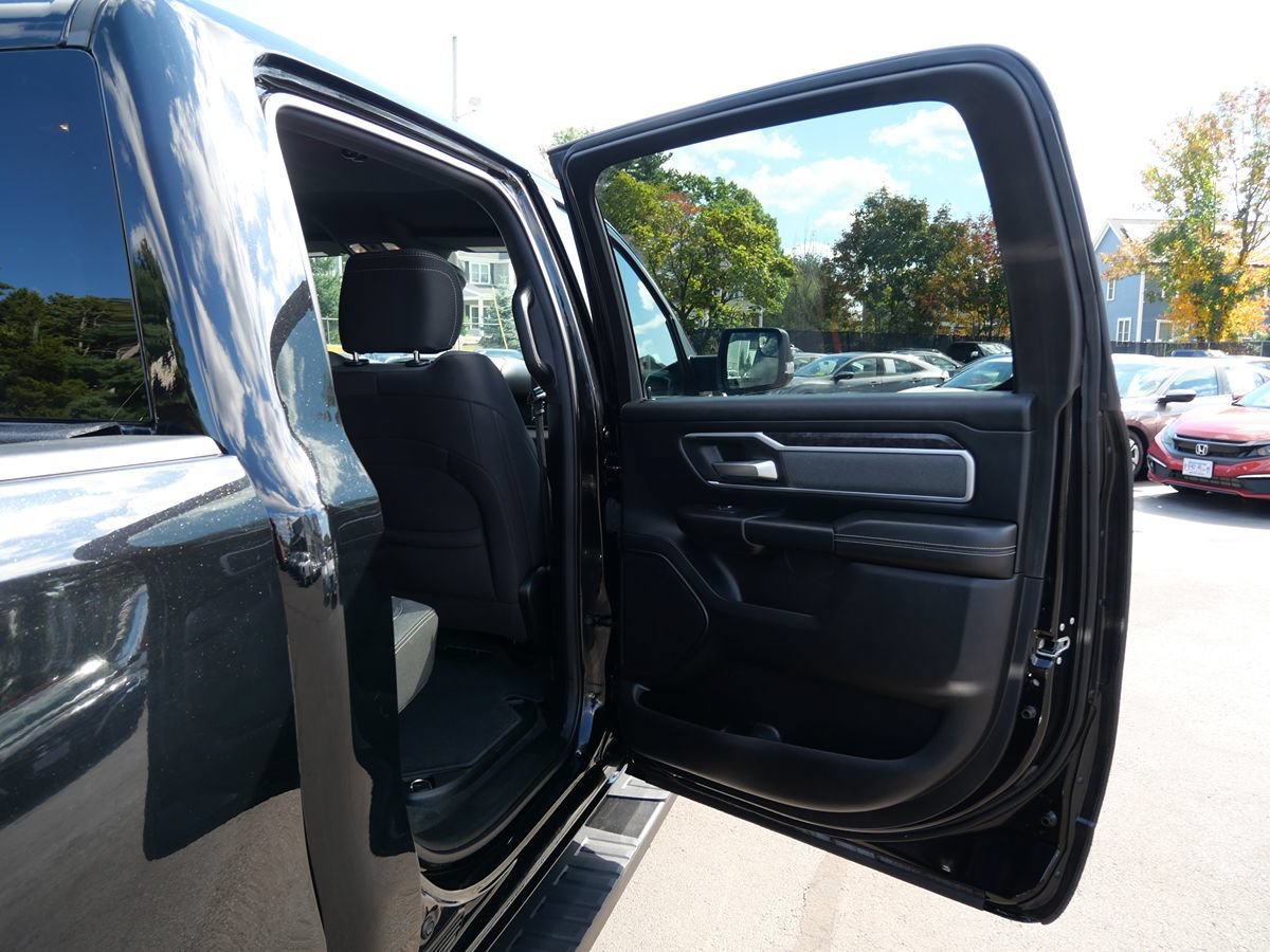 Used 2023 RAM 1500 Big Horn AWD/4WD image 35